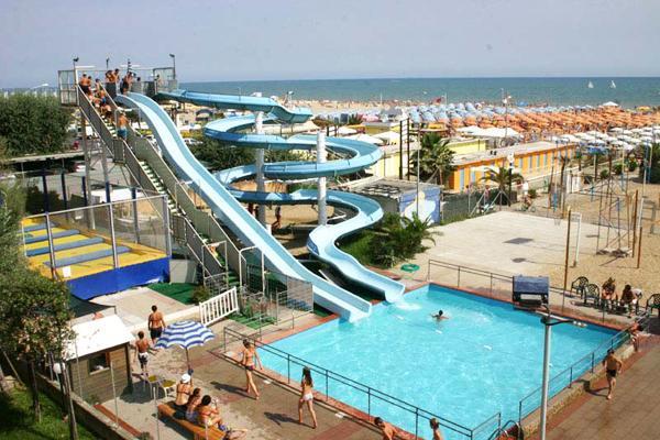 Hotel Lady Rimini Buitenkant foto