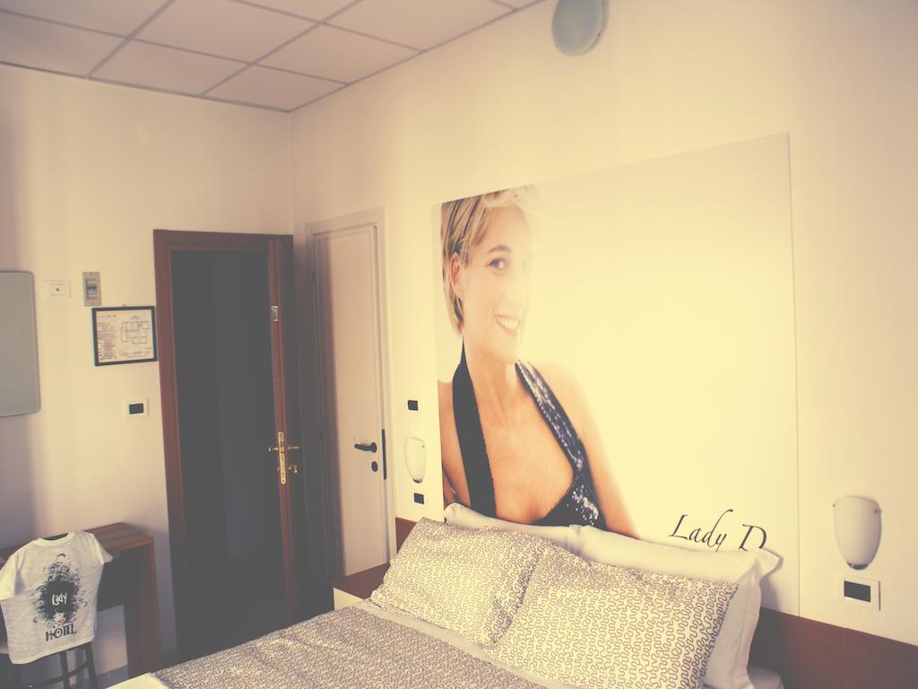 Hotel Lady Rimini Buitenkant foto