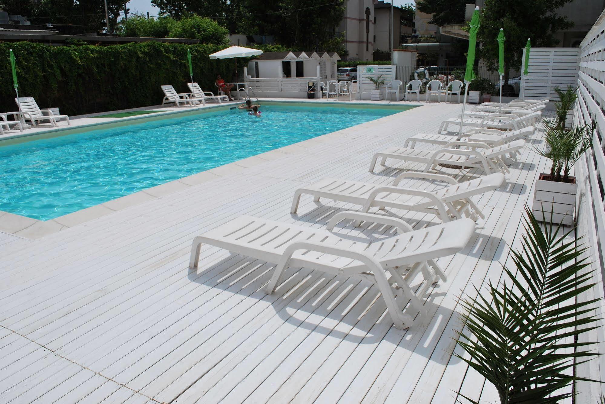 Hotel Lady Rimini Buitenkant foto